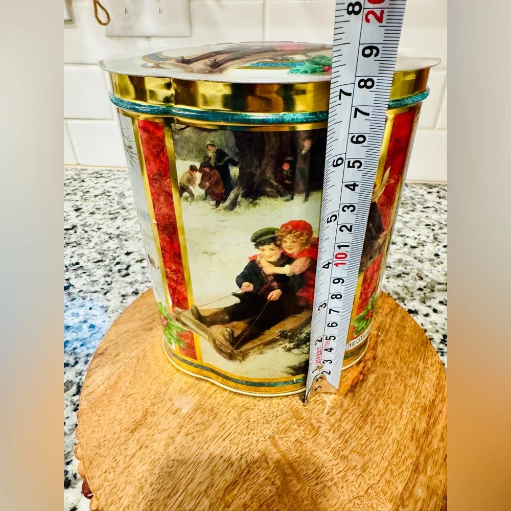 Vintage Avon ‎ Christmas Tea Tin Sledding Scene Made in England